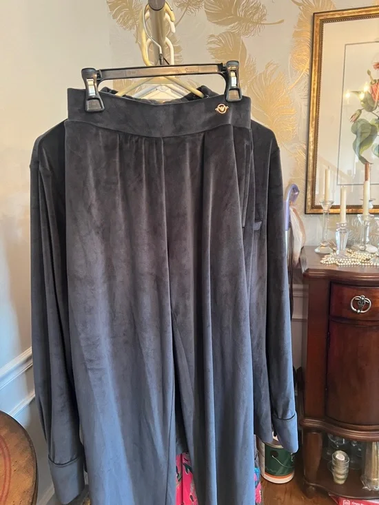 🔥Emporio Armani Women's obsidian chenille lounge Set in Navy- this is heaven 💵 - Picture 6 of 7